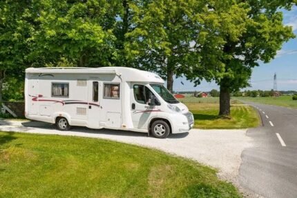 Rapido 7099 F | 157 CH | diesel |  manuelle | 4 places , 4 couches | 2008 | 144 200 km ( certifié ) / Prix : 14000€