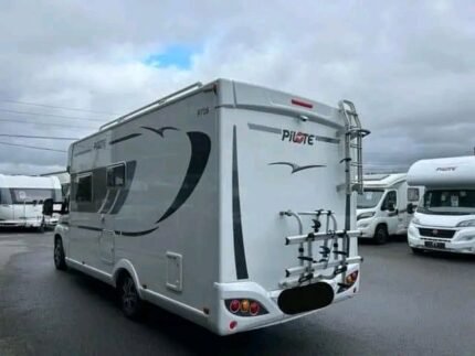 FIAT 2.3 130 CH Pilote Essentiel , année : 2017 , automatique , diesel , 5 places , 5 couchages , permis B , panneaux solaires , 50 700 km / PRIX  : 26500€