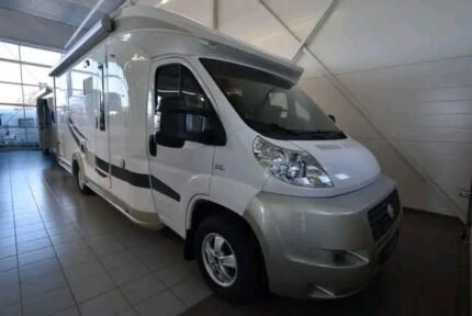 FIAT 2.3 131 CH Eura Mobil semi integral Terrestra, année : 2011 , manuelle , diesel , 72000 km, permis B , panneaux solaires , 4 places , 4 couchages , lit centrale : Prix : 16000 €