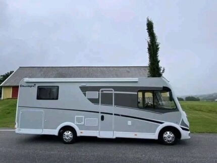 FIAT 2.3 131ch Sunlight , année : 2018 , diesel , Automatique , 39000 Km , 4 places , 4 couchages , CELLULE SOLAIRE I LITHIUM I Lit queen I Lit bas I Grande salle de bain et douche , permis B , test d’étanchéité ok / Prix : 34000€