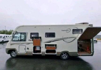 FIAT 3.0 160 CH Pilote Explorateur , année : 2011 , kilométrage : 111500 km ,  4 places , couchages, panneaux solaires , permis B / Prix : 16000€