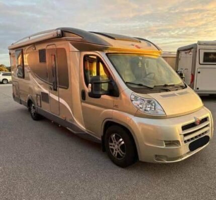 FIAT 3.0 157 CH Bürstner SOLANO , automatique , année 2011 ,  diesel , 4 couchages, 4 places , lit centrale , permis B ,  panneaux solaires / Prix : 15000€