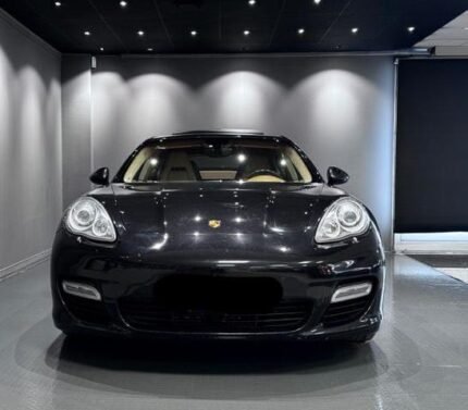 PRIX : 15000€  Porsche Panamera 4S V8 400CH / ACC / KEYLESS / panoramique/ BOSE / PASM / AUTOMATIQUE / ESSENCE / kilométrage : 188500 km