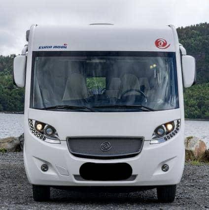 Prix : 30000€   FIAT 2.3 150 CH Eura Mobil INTEGRA LINE 725 , année : 2016 , kilométrage : 51000 Km , 4 places , 4 couchages , lit centrale , diesel , automatique, test d’étanchéité ok , panneaux solaires , porte vélo