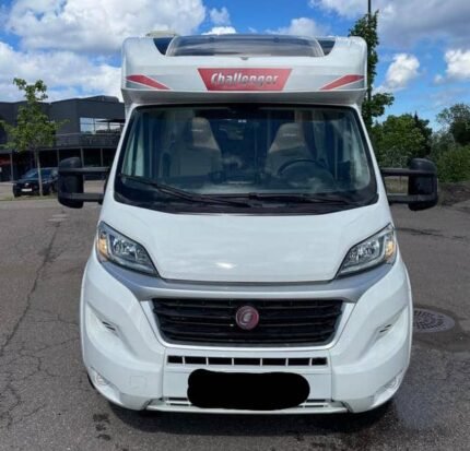 Prix : 20000€ ,   FIAT 2.3 131 CH Challenger Genesis , année : 2016 , kilométrage : 18500 Km , 4 places , 3 couchages , diesel , manuelle 