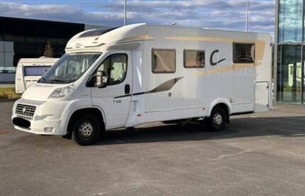 Prix : 17000€  FIAT 2.3 130 Ch Carado T 449 , année : 2013 , manuelle Diesel, permis B , 4 places , 4 couchages , panneaux solaires