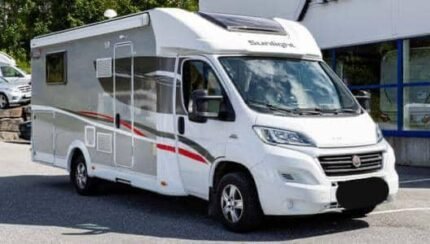 Prix : 22000€  FIAT 2.3 131 CH Sunlight T 69 , année : 2015 , kilométrage : 29000 Km , 4 places , 4 couchages , permis B , panneaux solaires, test d’étanchéité ok