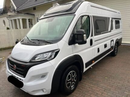 Prix : 45000€ ! Année : 2023   FIAT 2.2 160 CH Eura Mobil Van 635 EB Scandinavian Edition. Année : 2023 , kilométrage : 5200 Km , 4 places , 4 couchages , panneaux solaires