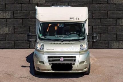 Prix : 17000€  FIAT 2.3 130 CH Pilote Explorateur , année : 2010 , 62300 km , diesel , manuelle , 4 places , 4 couchages , permis B , panneaux polaires