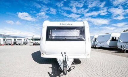 Prix : 10000€  CARAVANE Hobby 650 , année : 2013 , 6 places , 6 couchages , panneaux solaires, test d’étanchéité ok 